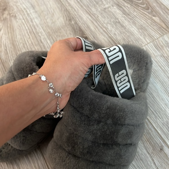 UGG slides - Picture 4 of 4